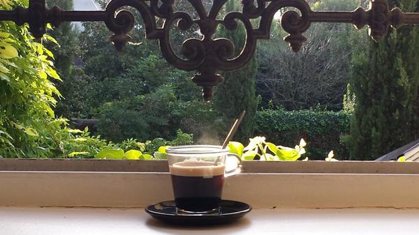 Wipiix's tweet photo. Résolution 100 pour #Wipiix : prendre la machine à #café lors de nos déplacements. ..sinon ça manque ! http://t.co/peoQJgWeDi