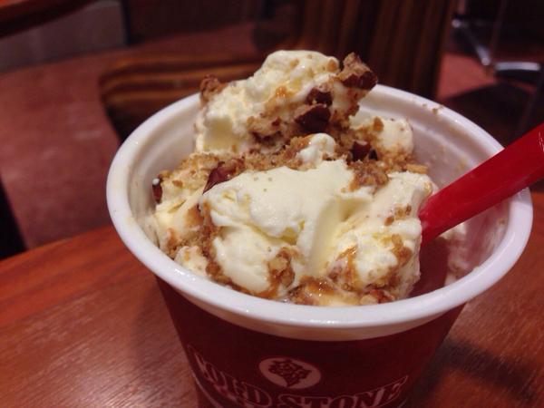 コールドストーン Cold Stone Creamery Japan 公式 Su Twitter 今日のオススメ ピーカン クリームパッション フレンチバニラアイスクリームに キャラメルソース グラハムパイクラスト ピーカンナッツをmixしました フレンチバニラを じっくりと堪能出来