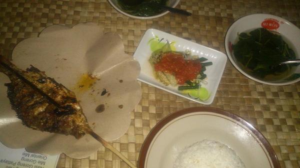 Radeskara's tweet photo. Yuk santap http://t.co/AGBGQSQdVK