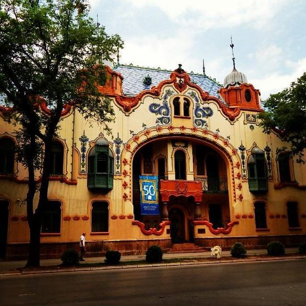 Livehotels's tweet photo. #ArtNoveau #secesja #Subotica #Szabadka #Serbia #Raichle #House #travel #tourist #touris... http://t.co/FBVqMETKoJ http://t.co/VQoDdbYz7a