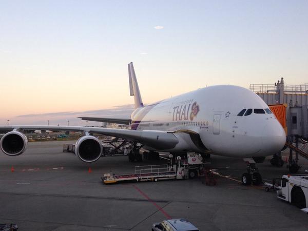 katsushikan's tweet photo. A380くんを初めて見た。総2階って、ヤッパでかいな！ http://t.co/tPYHgJNwdE