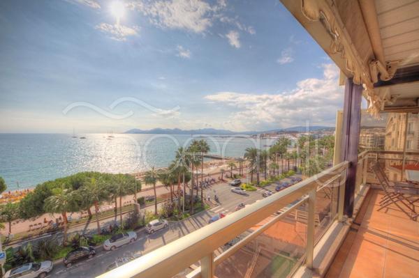 ocnly's tweet photo. Superbe 2 pièces à vendre sur la Croisette à Cannes #VueMer #Immobilier http://t.co/XPG3gzhw24 http://t.co/E4p16PcAKi
