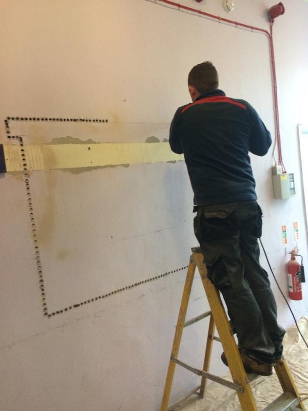 Randomzinfo's tweet image. Office Wall Before and After #randomzprogress Work by @BlazecraftConst