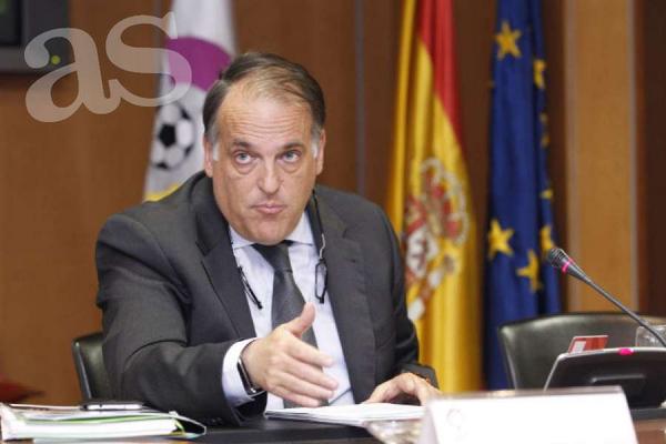 diarioas's tweet photo. Tebas: "Barça y Espanyol no jugarían la Liga si se independiza Cataluña"
http://t.co/SwsGyXbrwe http://t.co/ZgaOWMcAg3