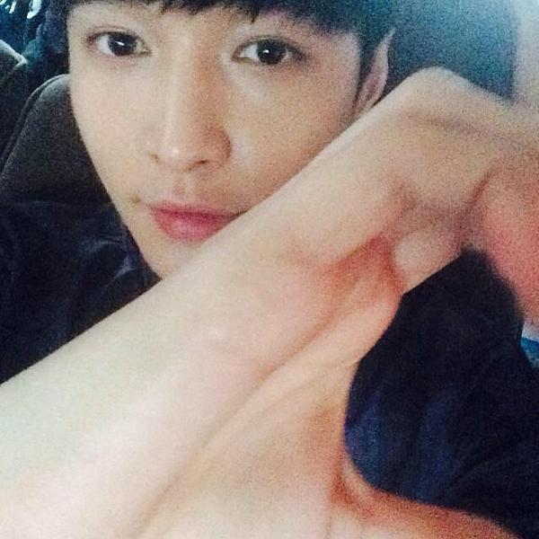 ZYiXingEXOLAY's tweet photo. あと小一時間でレイちゃんのお誕生日会🎂
#ForeverWithYouLAY
#Happy23ndYiXingDay 
#HappyBirthdayYixing 
#HappyBirthLay http://t.co/XEXh6DrDv7