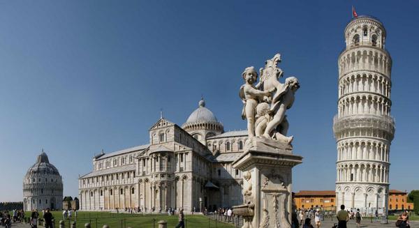 Una piazza che fa miracoli!
bit.ly/1hcSj4D
#Pisa 
<a href="/pisaturismo/">Pisa Turismo</a>