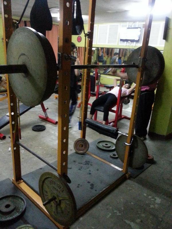 EnricoPatron's tweet photo. Just finished 215 lbs squat. #squatthis http://t.co/nNH4AjvySC