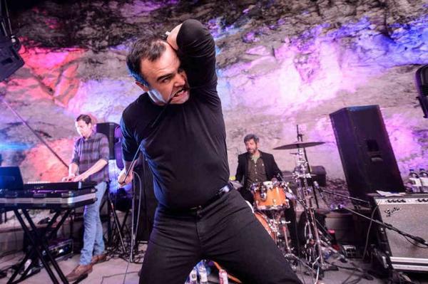 TIUmag's tweet photo. ¡SORTEO FUTURE ISLANDS! Regalamos 20 entradas para @futureislands en Madrid. Entérate cómo en http://t.co/pzOGGKs7yk http://t.co/ZUPErwccQq