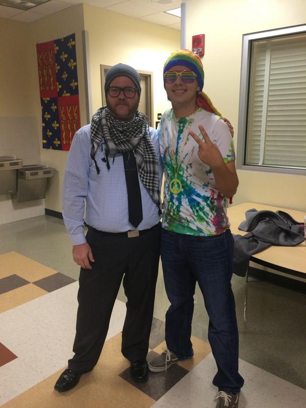 AC1SGA's tweet photo. Hippie vs Hipster! #ACHoco http://t.co/VwALOyabYG