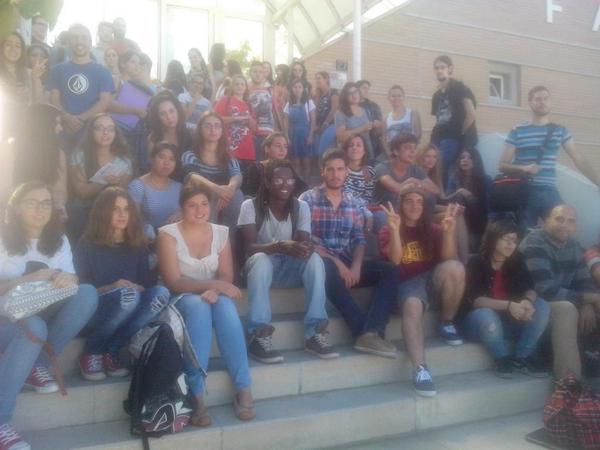 FdE_Malaga's tweet photo. Los estudiantes de Estudios Ingleses en lucha para reivindicar el derecho a cursar sus optativas y las aulas http://t.co/D9gUCghMRy
