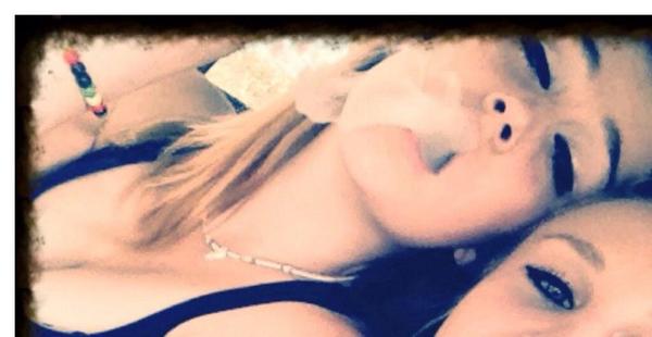 KToppett's tweet photo. Do me a favor my lovely followers.. And give this beautiful bad ass stoner chick a follow. Thanks! 💙😘@erinnbitchh http://t.co/YFhfT93AJs