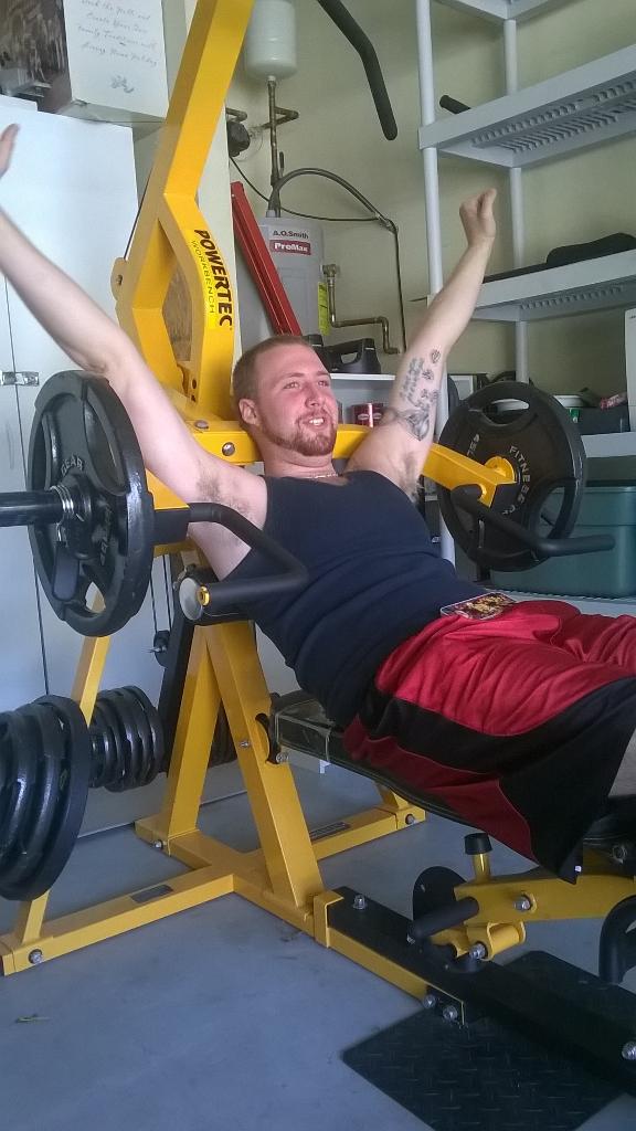 varsitysocckid's tweet photo. When she says she only fuck niggas that work out @lerner_33 http://t.co/m891xZPp7S