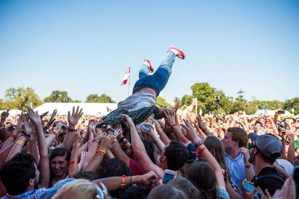 MacDeMarco stage dive <a href="/aclfestival/">ACL Festival</a> #MacDeMarco