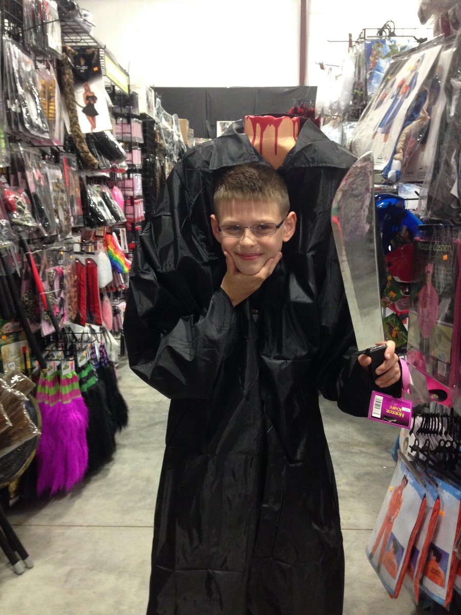 borderwar169's tweet image. How cool is this costume!!!