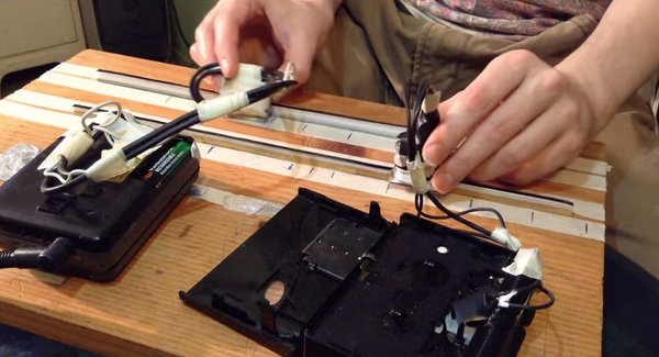 yannsamples's tweet photo. [blog] Du scratch avec… des cassettes audio ?! http://t.co/3ifQBcUztH http://t.co/8NbsXDRI27