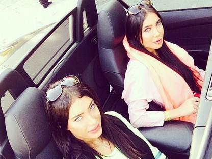Corriere's tweet photo. La vita dei giovani ricchi di #Teheran tra griffe, Maserati e party in piscina
http://t.co/kBeN0PdDsx http://t.co/kLPev2VnDP