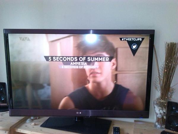 Jani_Auditore's tweet photo. #5sosAmnesia *~* VIVA YAY http://t.co/fY8XIhLyuB