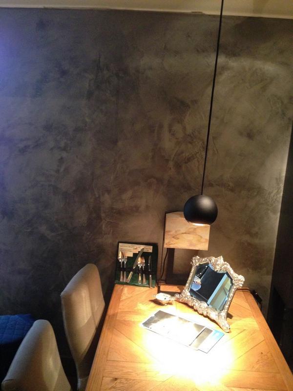 Wandafwerking in Parelmoer Betonlook👌