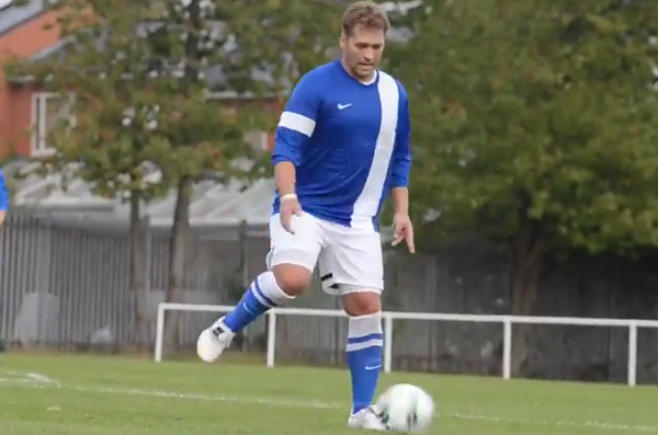 Footballtweet's tweet photo. After being diagnosed with Leukaemia, Stiliyan Petrov is playing for Sunday League side Wychall Wanderers. Legend. http://t.co/xm5eSuZgVD
