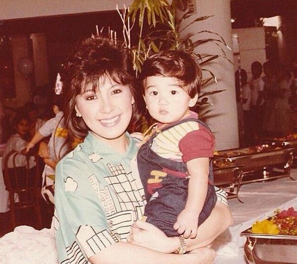 bashersfighter's tweet photo. "@rap_fernandez: @sharon_cuneta12 @renzmarionf http://t.co/dGnW7IvYFb"
Ang cute!!!!