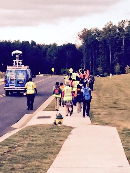 FreshwaterLT's tweet photo. #NationalWalkToSchoolDay #RedRockTuesday @GoodDayAlabama @SafeRoutesAL @UNITEDWAYAL @drmarkewilson http://t.co/GWCqlrNYIT