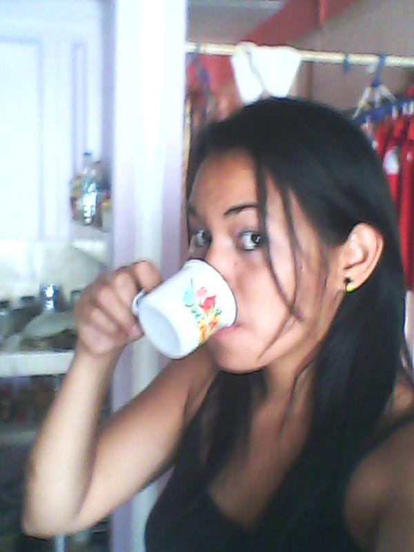 tongorocho's tweet photo. #EsTípicoDelPuebloVenezolano tomar café en pocillo de peltre. http://t.co/WLxA7GLvok