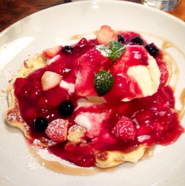 pan_pan_cake's tweet photo. 【店】LATTE GRAPHIC(東京)

【名前】フレッシュベリーパンケーキ

4種類のベリーとひんやりバニラアイスをこれでもかとトッピングされていてとても美味しいです♪

#美味しそうと思ったらRT https://t.co/PRCjK8ml7E