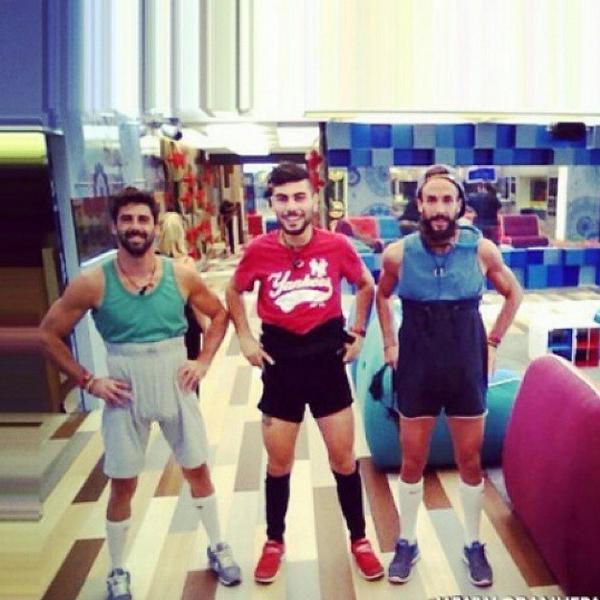 realityopp's tweet photo. Tonterías nivel: Hugo, Jona y Juanma.
#GH #GH15 #Valencia #Valencianos #Surf #Jonathan #JonathanGH #JonathanGH15 ... http://t.co/InRfR7Mo3S