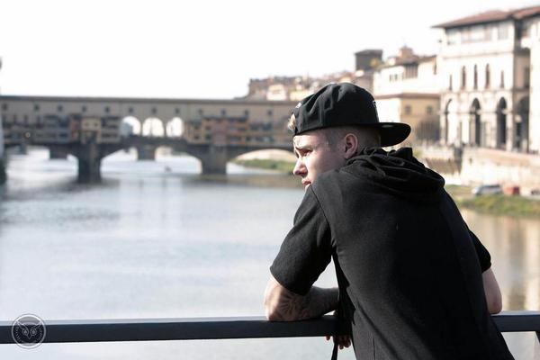 supportingjdb1's tweet photo. “@JustinCrew: Tourist Bieber? 😉 http://t.co/5Ha7IVl3nt” 👅👅👅💦💦