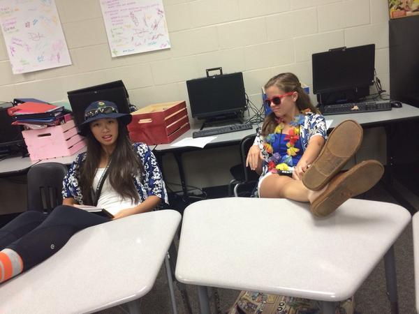abbyJKnox's tweet image. vacation time.✌️🌺 @nguyening409 @RidgePointHS #spiritweek2014