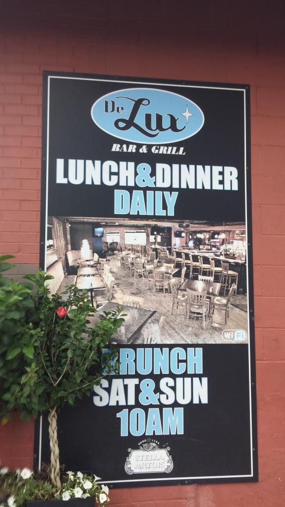 1 mile away from division blue line de lux. Great place in #chicago for #brunch