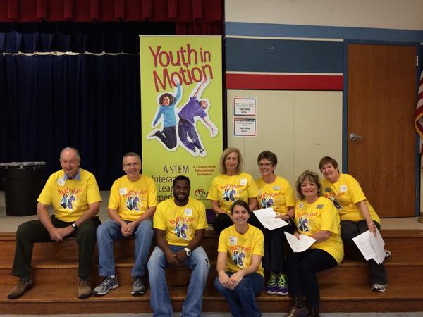 oharac13's tweet photo. So grateful for volunteers from #ccahelps to help with Centrals @SciTechDC #centralSTEM #teamcentral @CentralULearns http://t.co/xkf5MFV2WZ