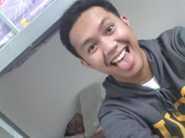 itsJayEMD's tweet image. Me, lamenting biochem and @RamuelAsturiano , the elusive borlogera sleeping 'cause tapos na sya kagabi pa. #Kumars