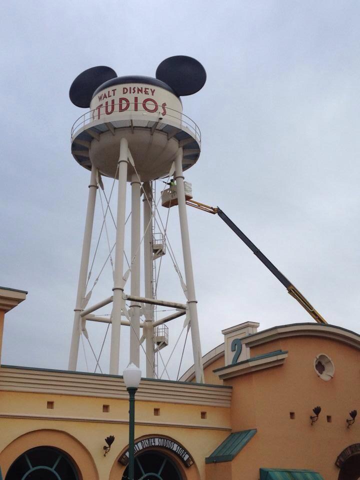 Nouveau logo du Château d'Eaureilles [Parc Walt Disney Studios] - Page 11 BzWf6xyCQAAzi0h