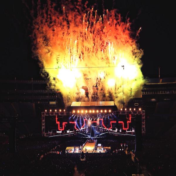 GilletteStadium's tweet image. @onedirection THIS was happening 2 months ago. #howisthatpossible #timeflies #takeusback