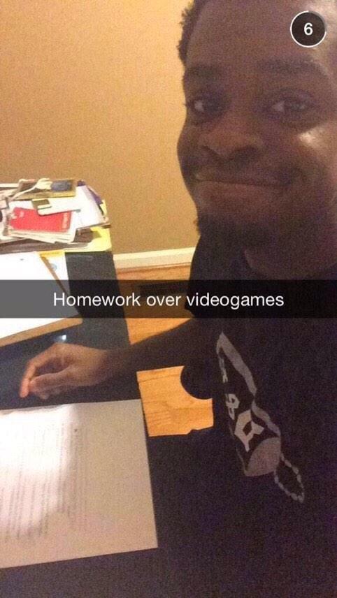 _CEEBABIIE's tweet photo. “@pIzstopnow: If my mom ever adds me on snapchat: http://t.co/XZ1Nsvxbne”Dkm😂