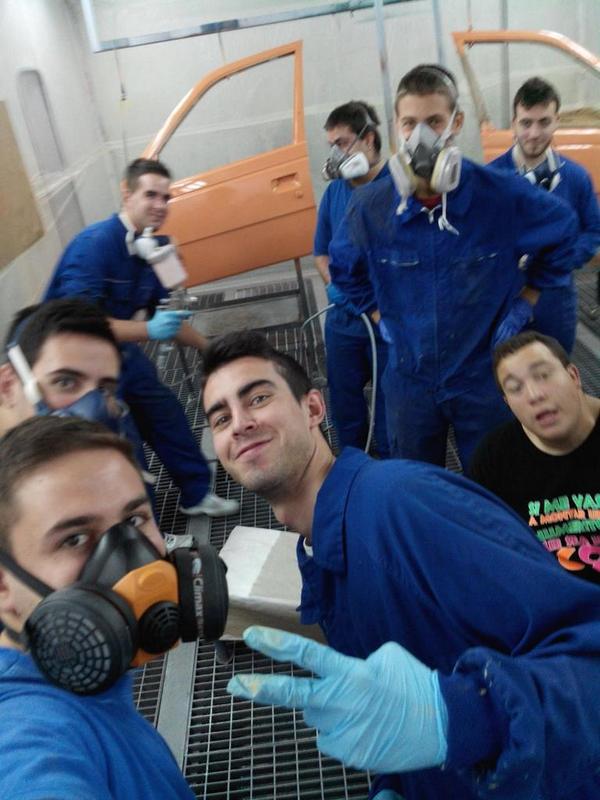 cris_fv90's tweet photo. Selfie de carroceros(@danielrojassote @mariopollito3 @marcycorty @juanluadan17 #Angel#M.Angel#Toglo dandome goma) http://t.co/6rpIctqU3C