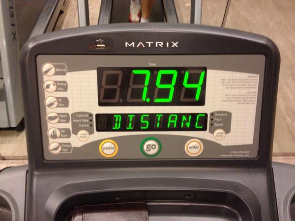 ganblade's tweet photo. วิ่ง 1 ชม. ได้เกือบๆ 8 กม. 
เบิร์นไป 828 Kcal
วิ่งให้ได้อาทิตย์ละ 3 วัน ทำต่อเนื่องรับรองผอมแน่ #HowtoPerfect http://t.co/XRhSBLnbHN