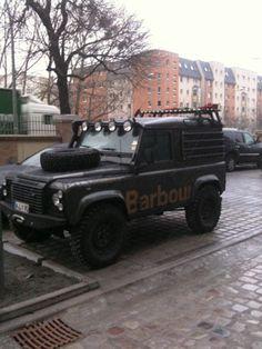 DefenderGeek's tweet image. We love this @Barbour Land Rover Defender!