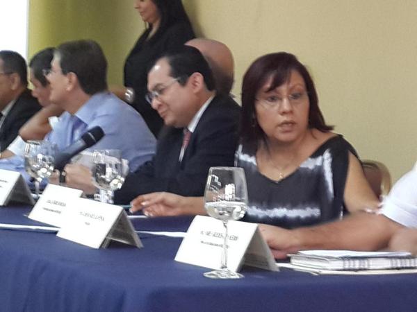 FENASTRAS's tweet photo. Vice Ministro de trabajo y Secretaria general de MUSYGES,Sarahi MolinaJornada Mundial Trabajo Decente. http://t.co/N1ONTWEZZj