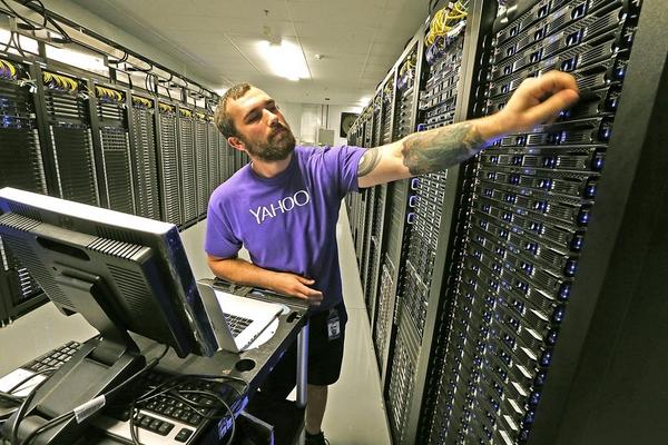 HackRead's tweet image. Hackers breach #Yahoo! servers through #BashBug. 
MORE ➜ hackread.com/hackers-breach… #Security