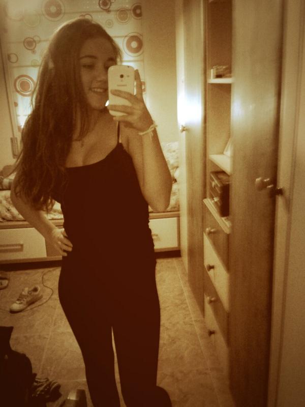 PaulaVargasCor's tweet photo. Nos vamos a por unas horitas de flamenco,gogo! http://t.co/j7kE7Imkz4