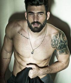 “@HombresBarbudos: Grrrrrrrr. ”putaaaa BARBA 😳