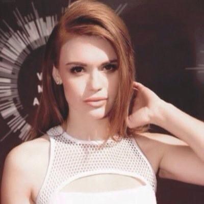 Happy birthday to the amazing queen Holland Roden!
Gosh she looks so fab 