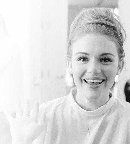 Happy Birthday Holland Roden!! QUEEN    
