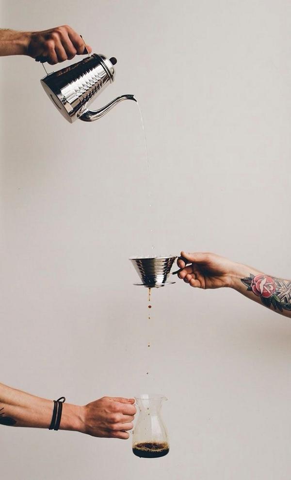 Teamwork makes the dream work. #coffee #longdistancepour