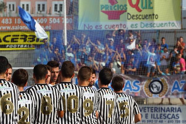 BrigadasAzules1's tweet photo. Partido a partido, la grada joven con Brigadas Azules animando sin parar durante el encuentro. http://t.co/QE8kuTuoEx"