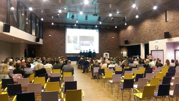 WeblecturesHSL's tweet image. Weer afgestudeerden van de opleiding communicatie @hsleidenNL #gefeliciteerd #diplocom