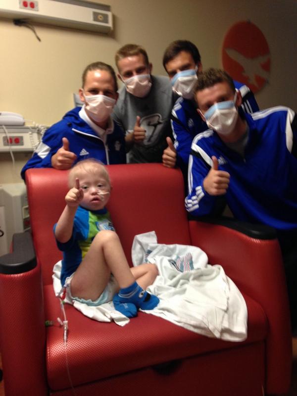 SpaldingMSOC's tweet photo. We had a great time visiting the kids and helping to brighten up their days. Great opportunity to give back! http://t.co/ToyBfneNfQ