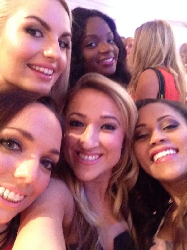 MonicaBarbosa87's tweet image. These blogging babes 😘❤️ @hellosophie_ @StyleMeCurvy @adornedinarmor @nicsnutrition #CosmoBlogAwards